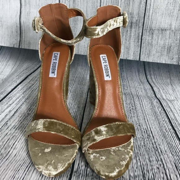 Cape Robbin Golden Velvet Block Heel Sandals NIB - Picture 6 of 8